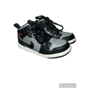 Boys Jordan Mid Shadow Red Size 10